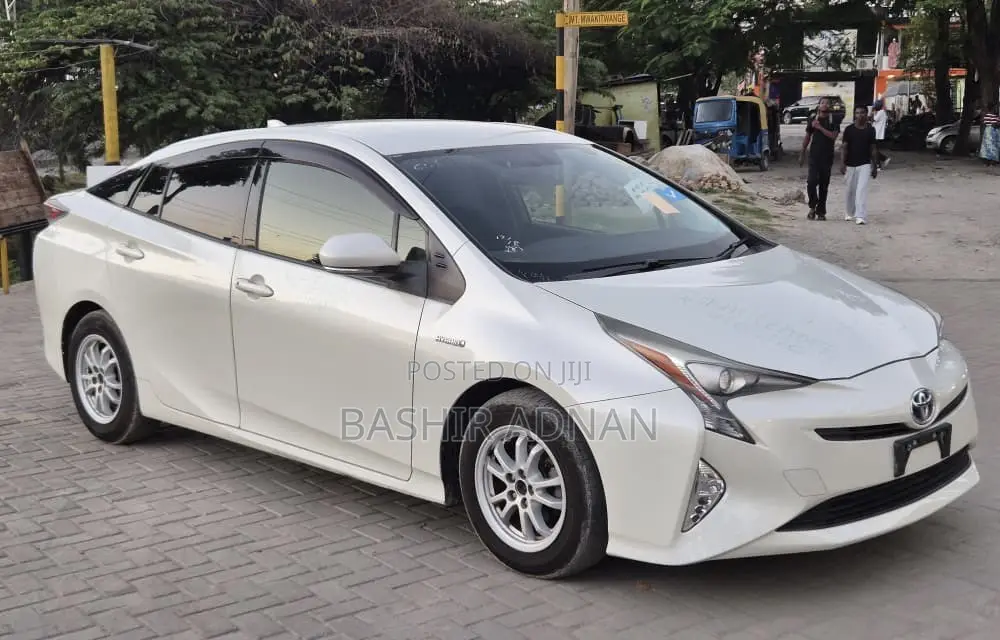 Toyota Prius 2017 White