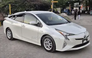 Toyota Prius 2017 White
