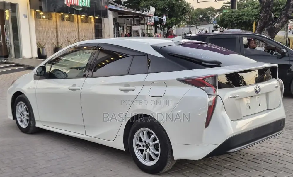 Toyota Prius 2017 White