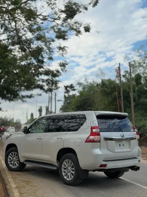 Toyota Land Cruiser Prado 2016 Off white