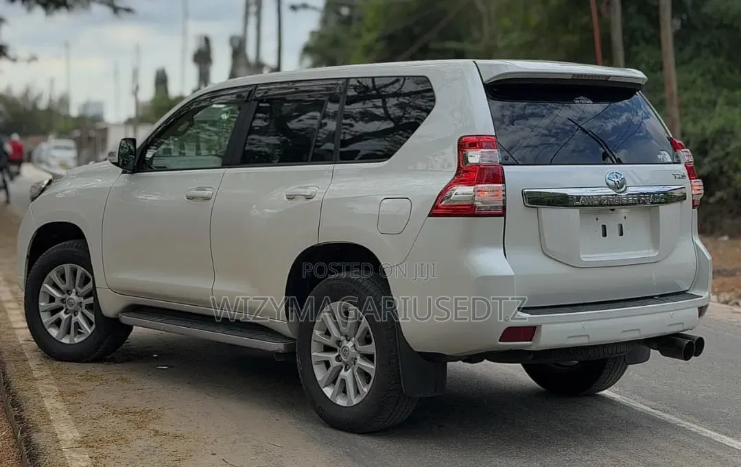 Toyota Land Cruiser Prado 2016 Off white