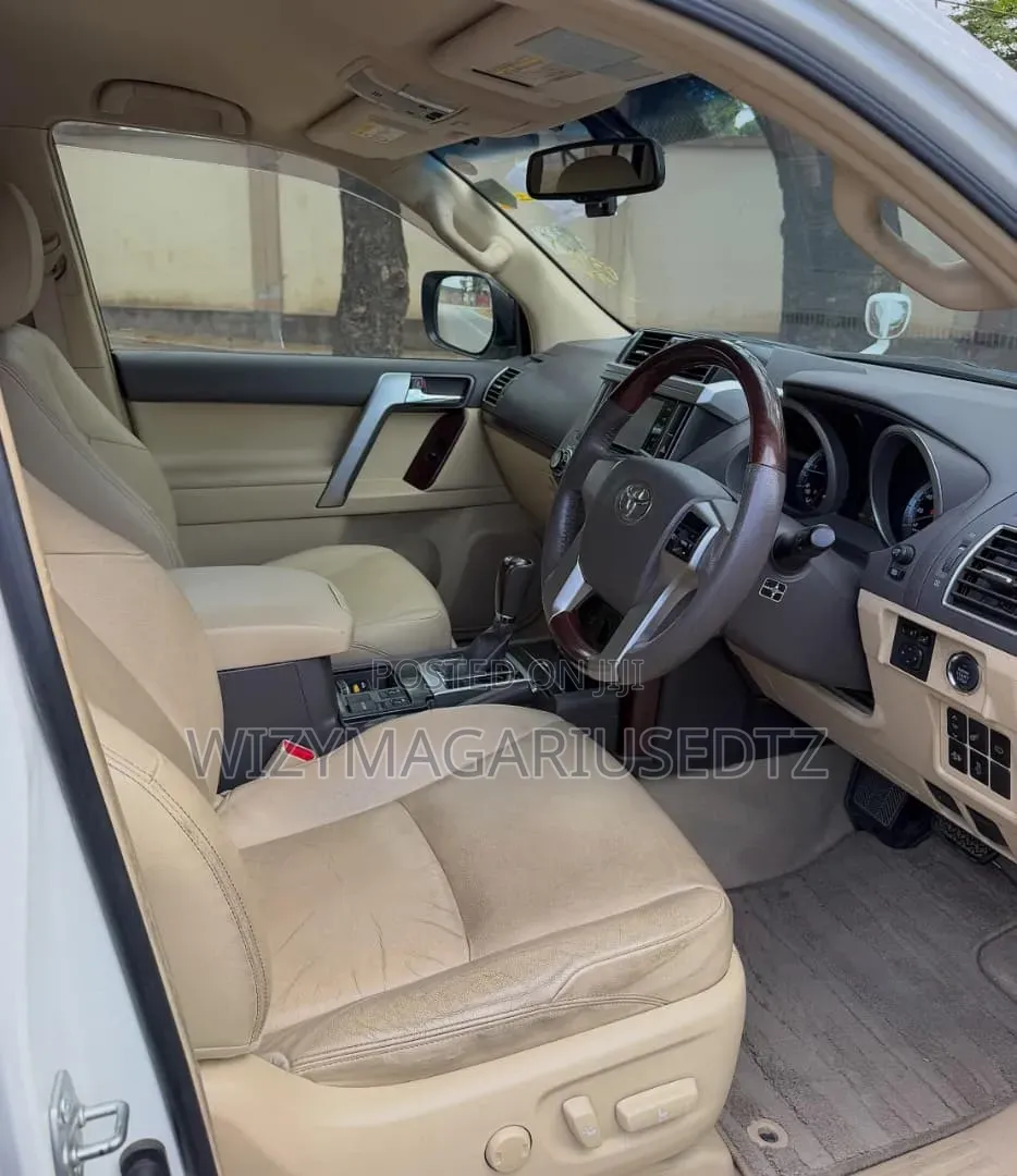 Toyota Land Cruiser Prado 2016 Off white