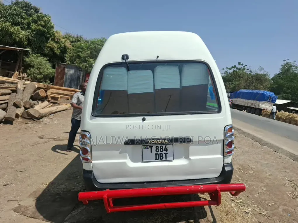 Toyota HiAce 2008 White