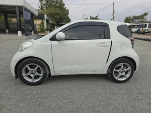 Toyota iQ 2008 White