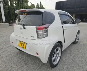 Toyota iQ 2008 White