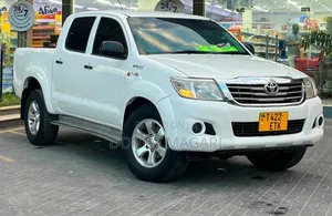 Toyota Hilux 2012 White