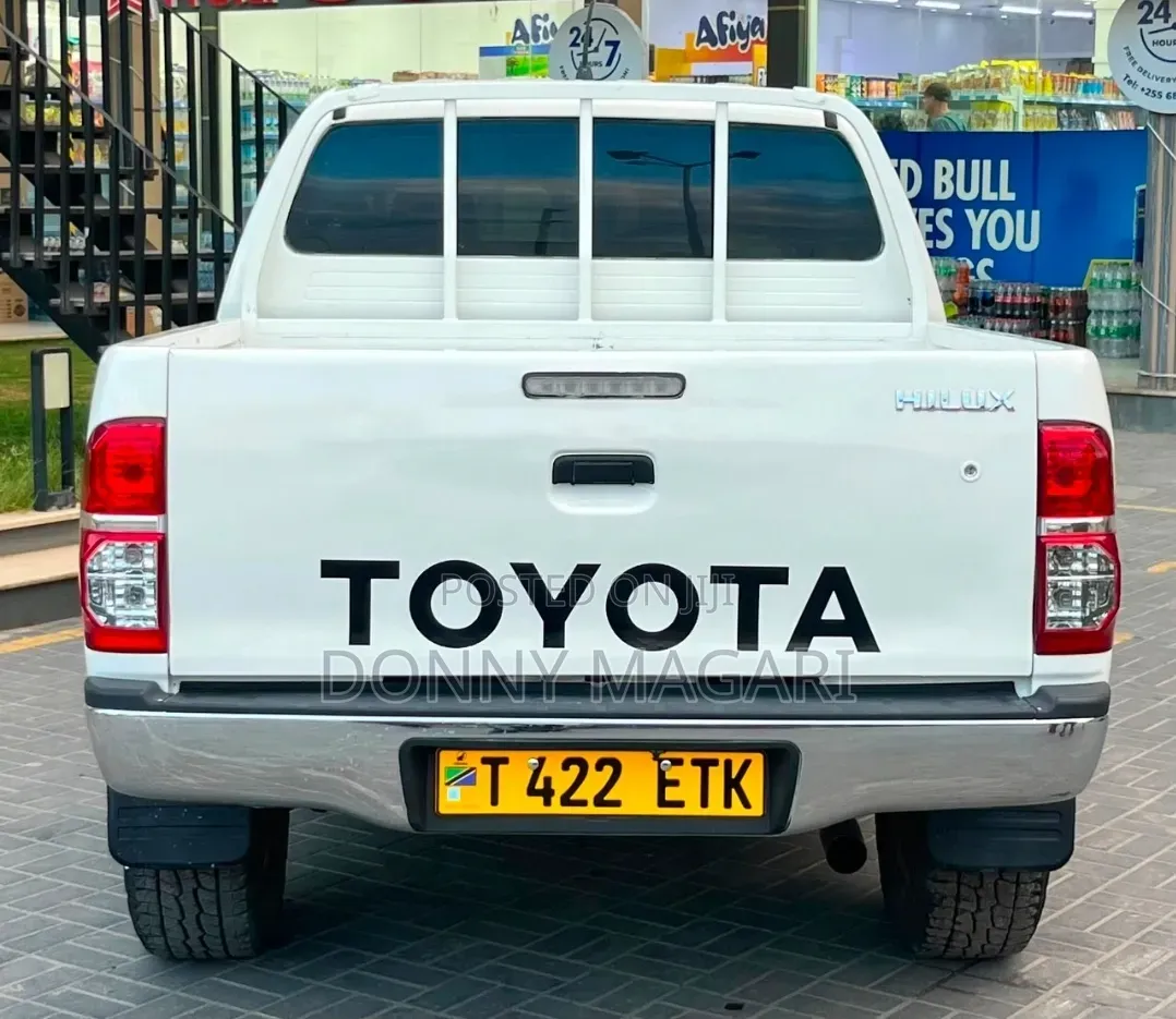 Toyota Hilux 2012 White