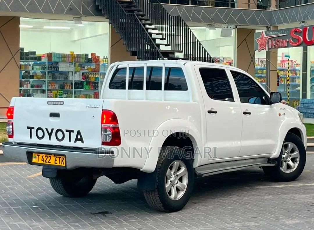 Toyota Hilux 2012 White