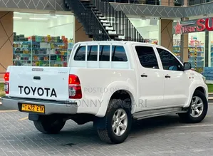Toyota Hilux 2012 White
