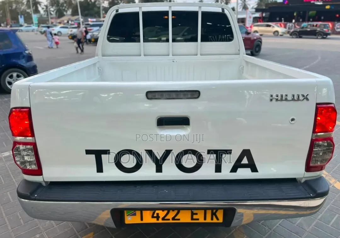 Toyota Hilux 2012 White