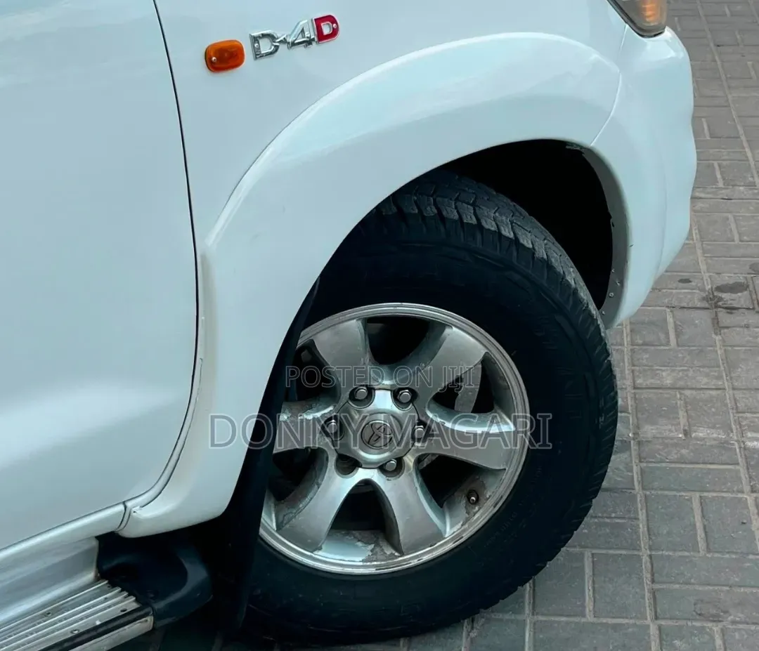 Toyota Hilux 2012 White