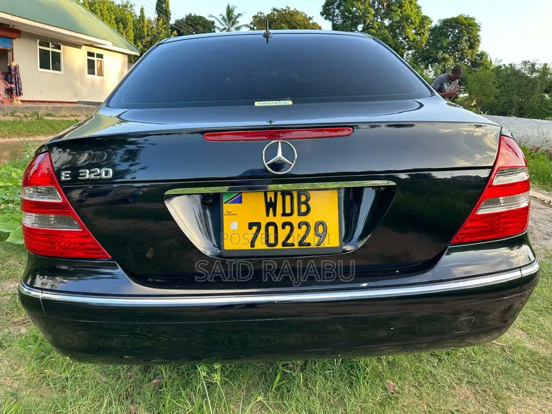 Mercedes-Benz E320 2010 Black