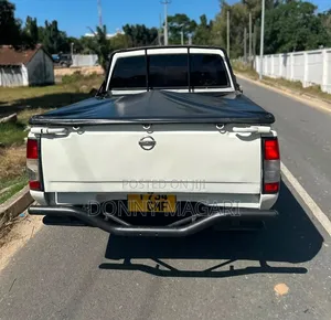 Nissan Hardbody 2015 White