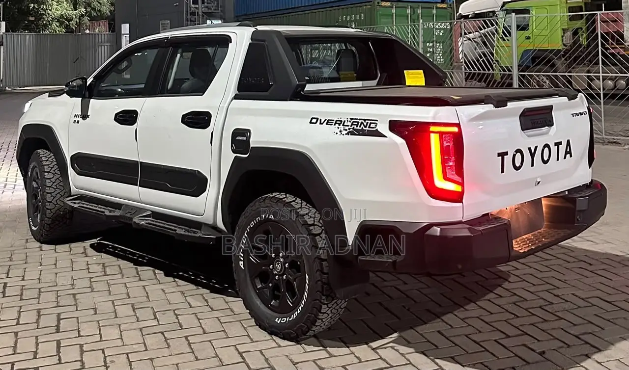 New Toyota Hilux 2026 White