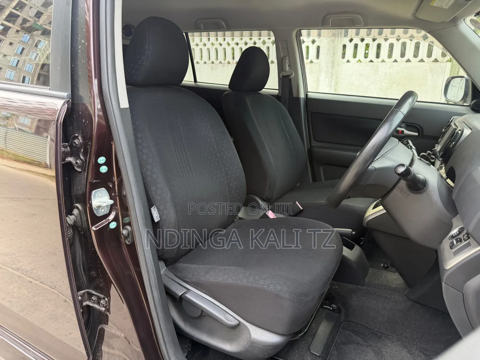 Toyota Rumion 1.5 FWD 2023 Maroon