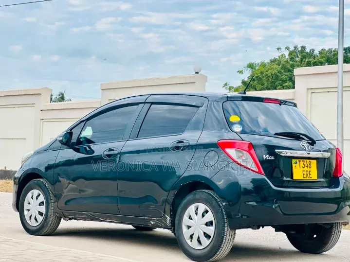 Toyota Vitz 2011