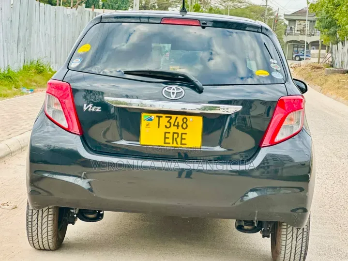 Toyota Vitz 2011