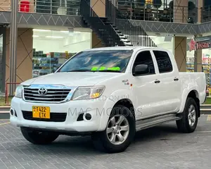 Toyota Hilux 2012 White