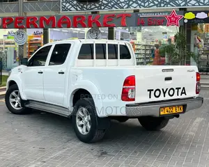 Toyota Hilux 2012 White
