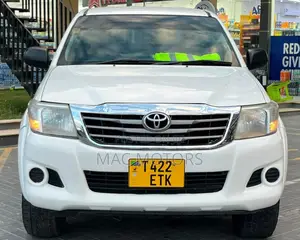 Toyota Hilux 2012 White