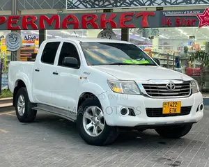 Toyota Hilux 2012 White