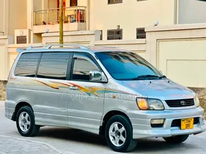 Toyota Noah 2001