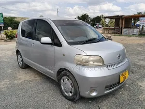 Toyota Porte 2005 Silver