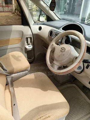 Toyota Porte 2005 Silver