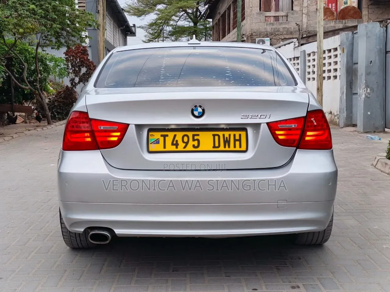 BMW 320i 2010 Silver