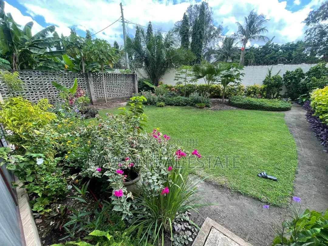 3bdrm Villa in Oyster Bay for sale