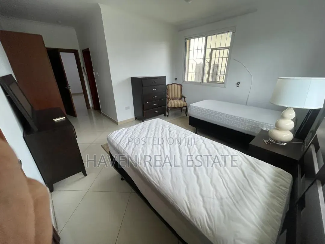 3bdrm Villa in Oyster Bay for sale