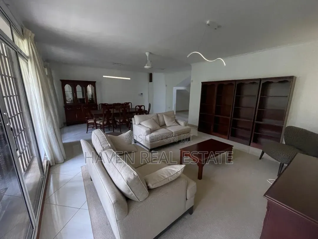 3bdrm Villa in Oyster Bay for sale