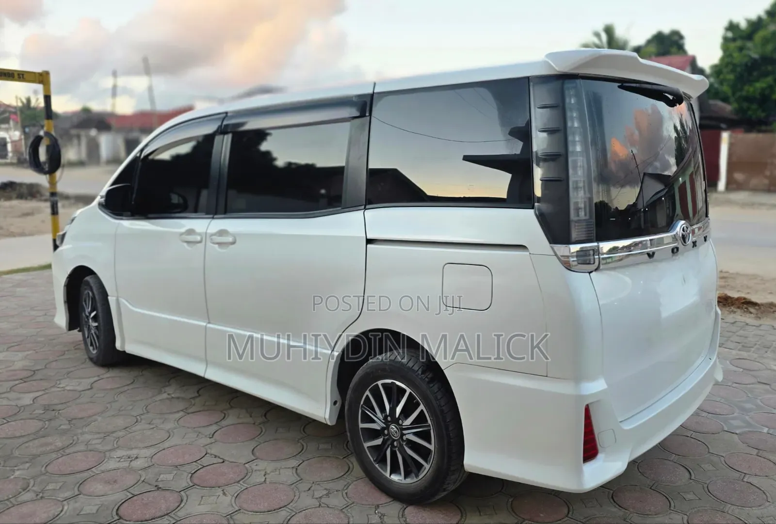 Toyota Voxy 2015 White