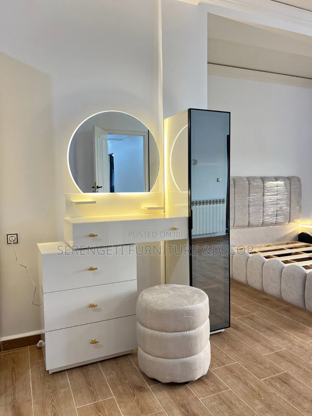 Classic Luxurious Dressing Table