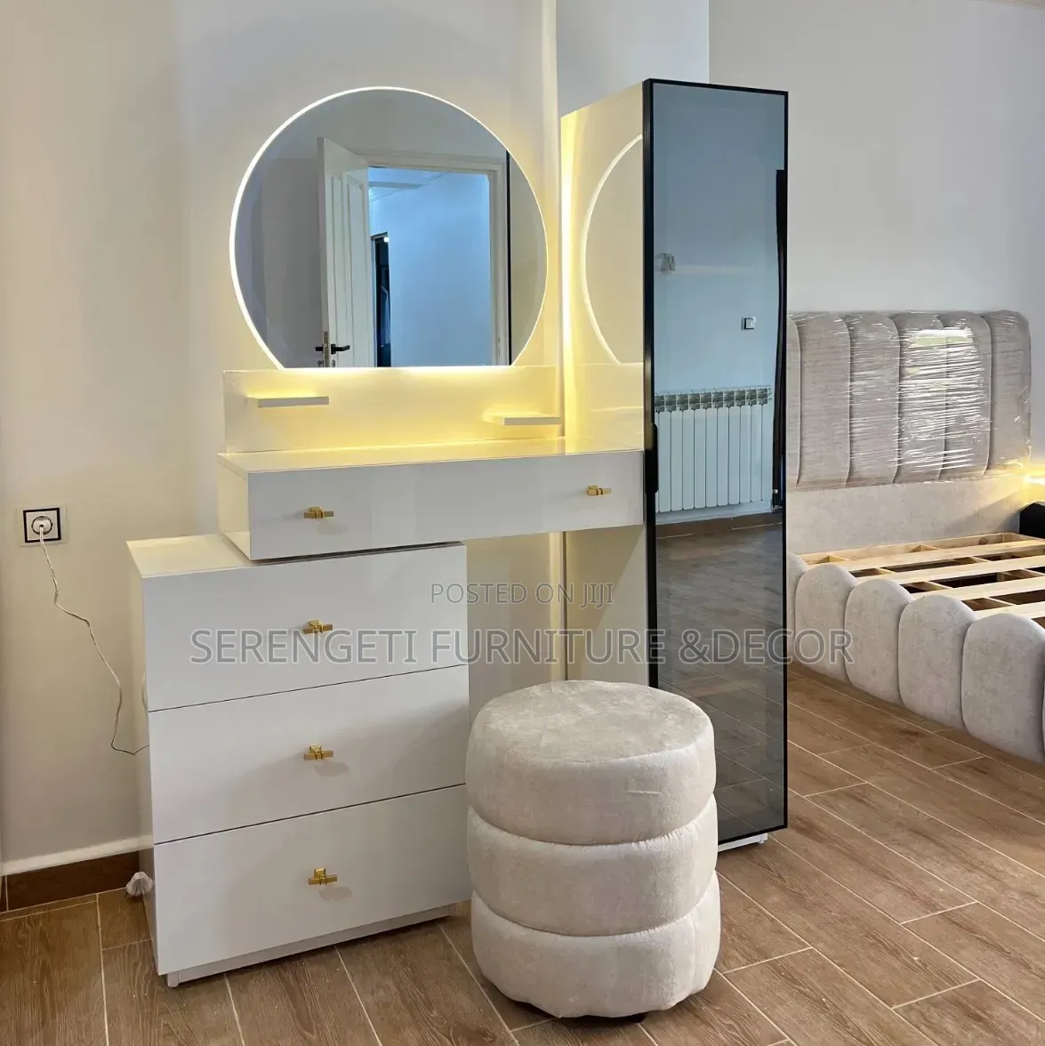 Classic Luxurious Dressing Table