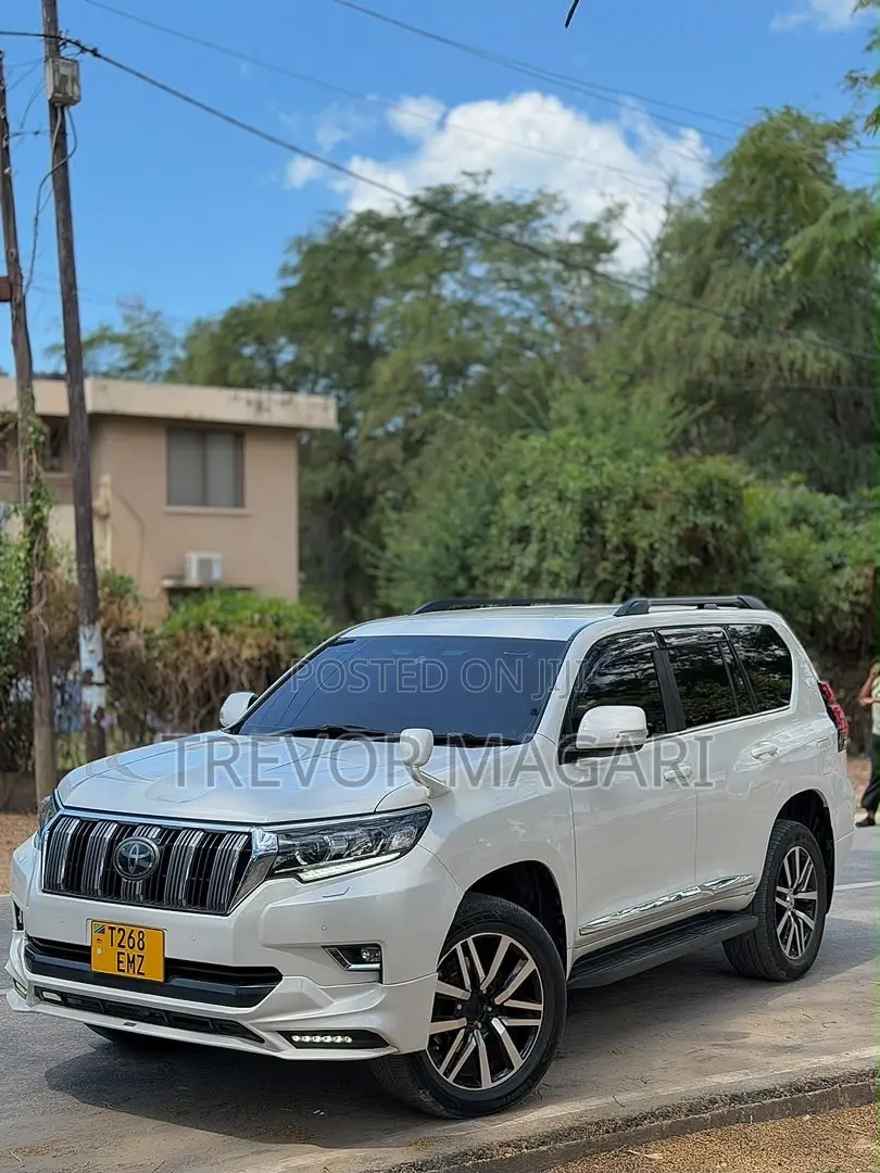 Toyota Land Cruiser Prado 2019 White