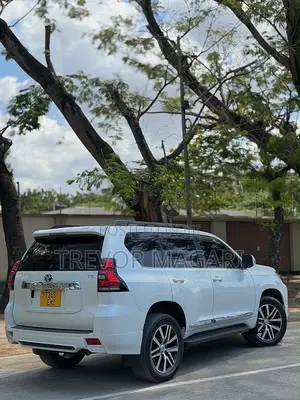 Toyota Land Cruiser Prado 2019 White