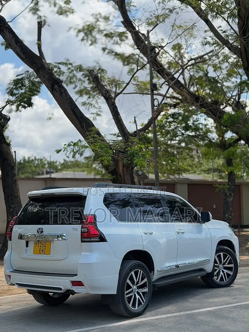 Toyota Land Cruiser Prado 2019 White