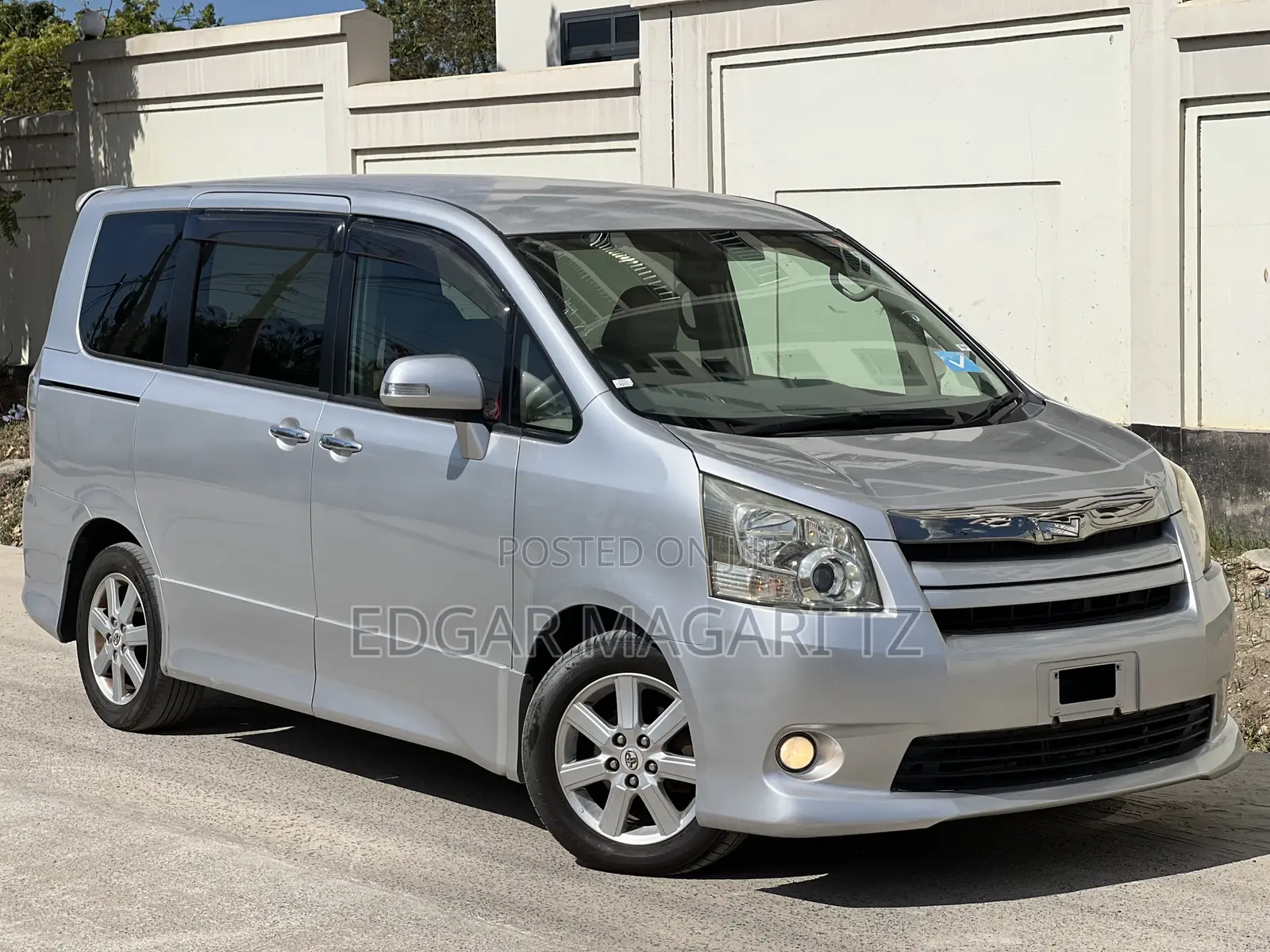 Toyota Noah 2009 White