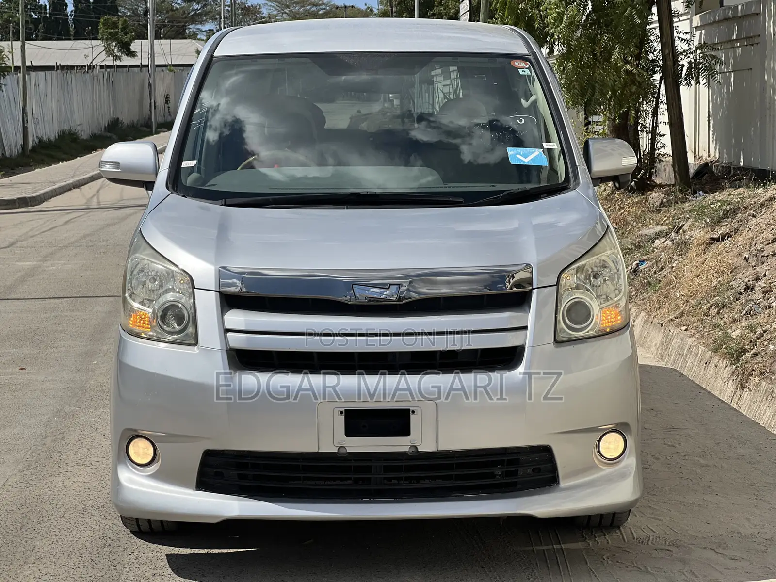 Toyota Noah 2009 White