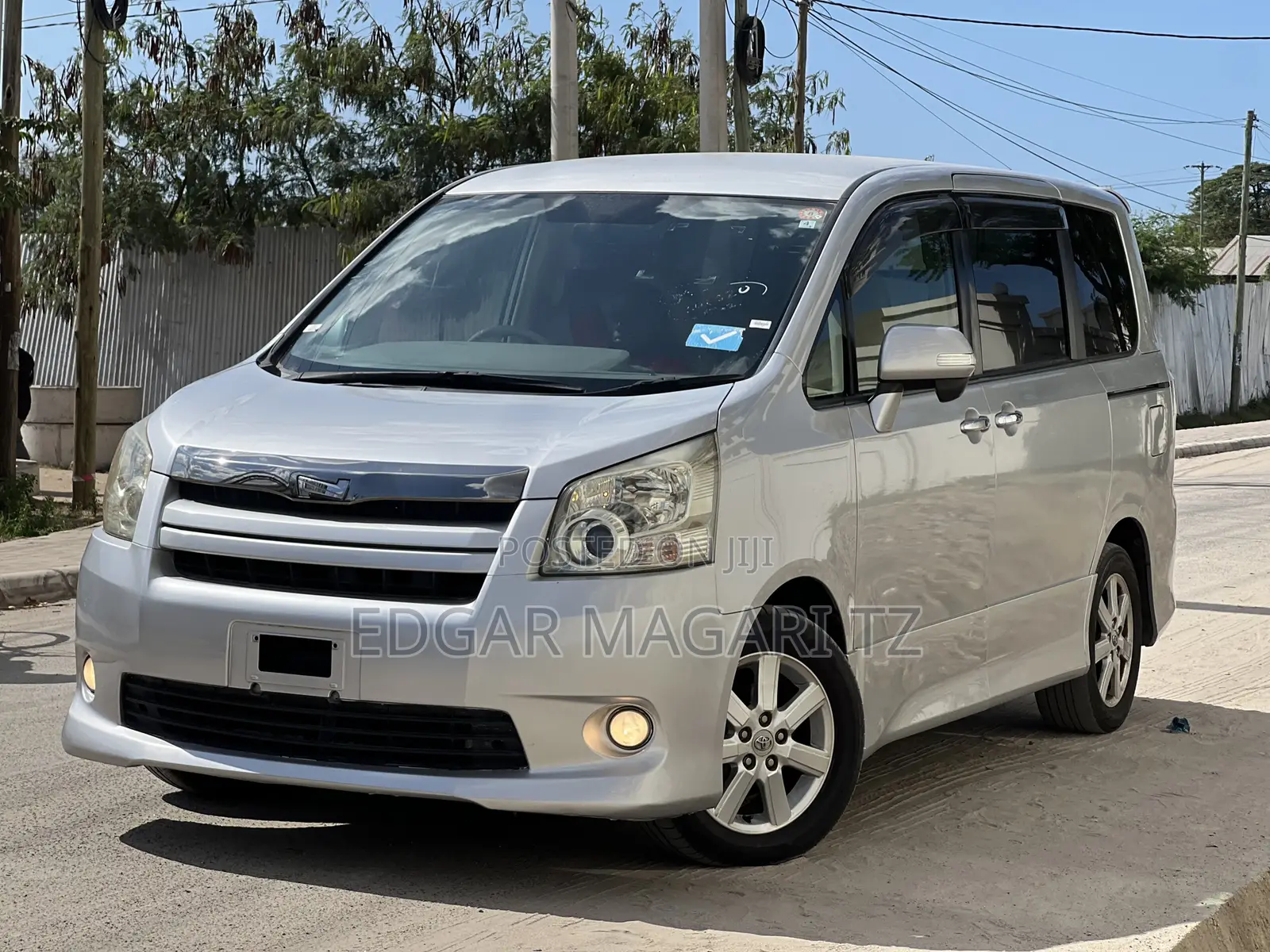 Toyota Noah 2009 White