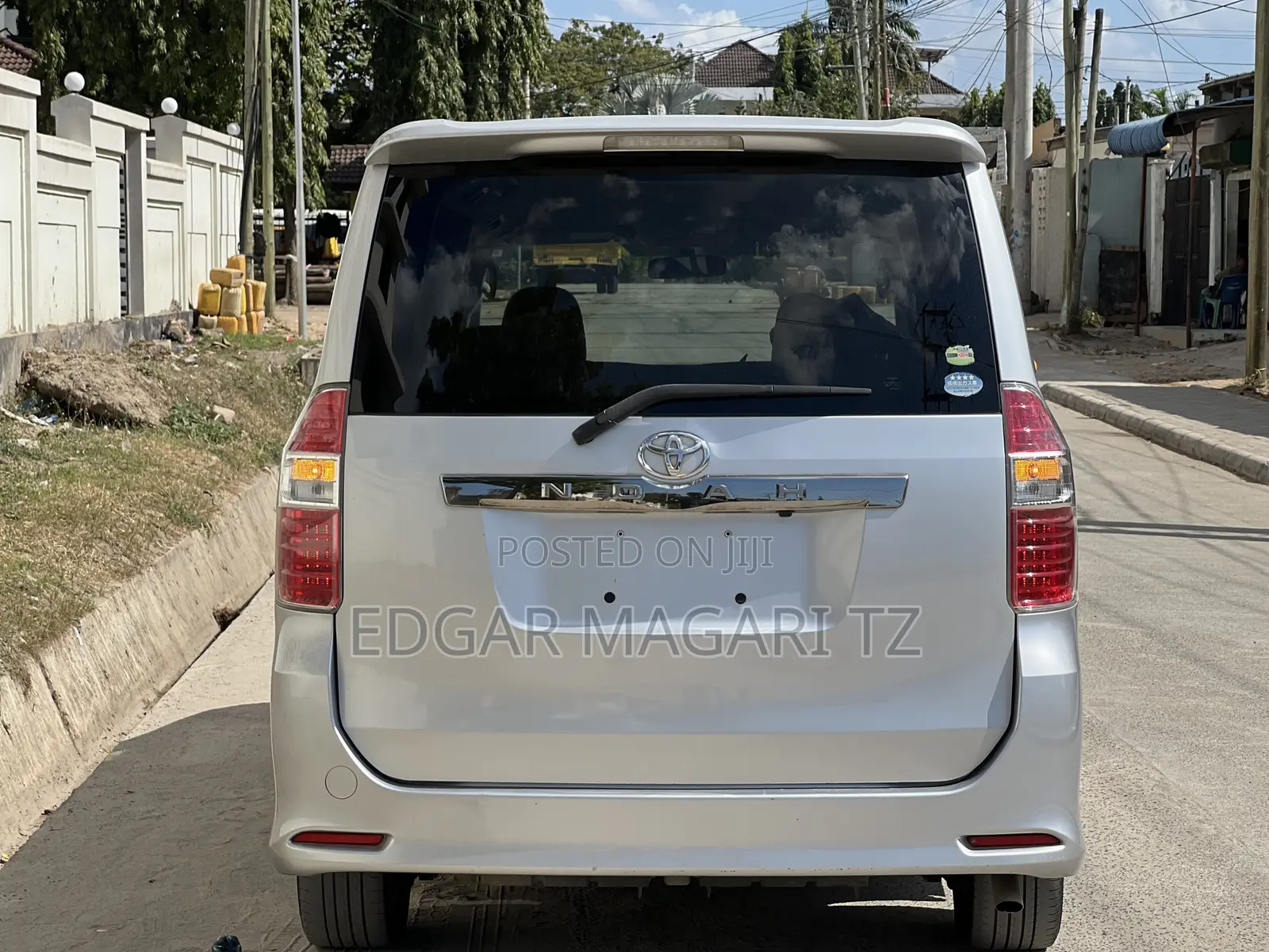 Toyota Noah 2009 White