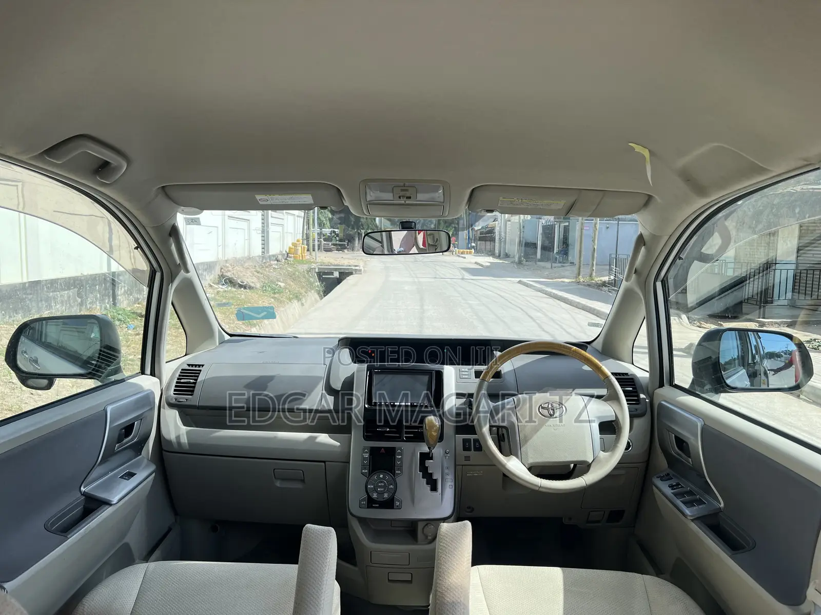 Toyota Noah 2009 White