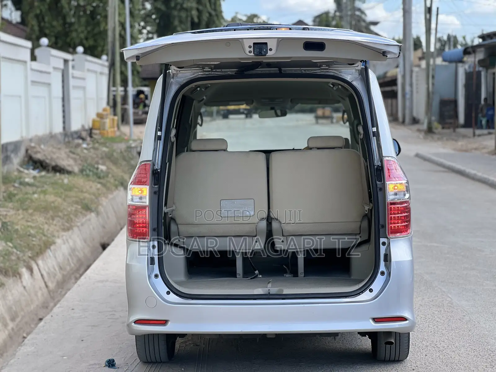 Toyota Noah 2009 White