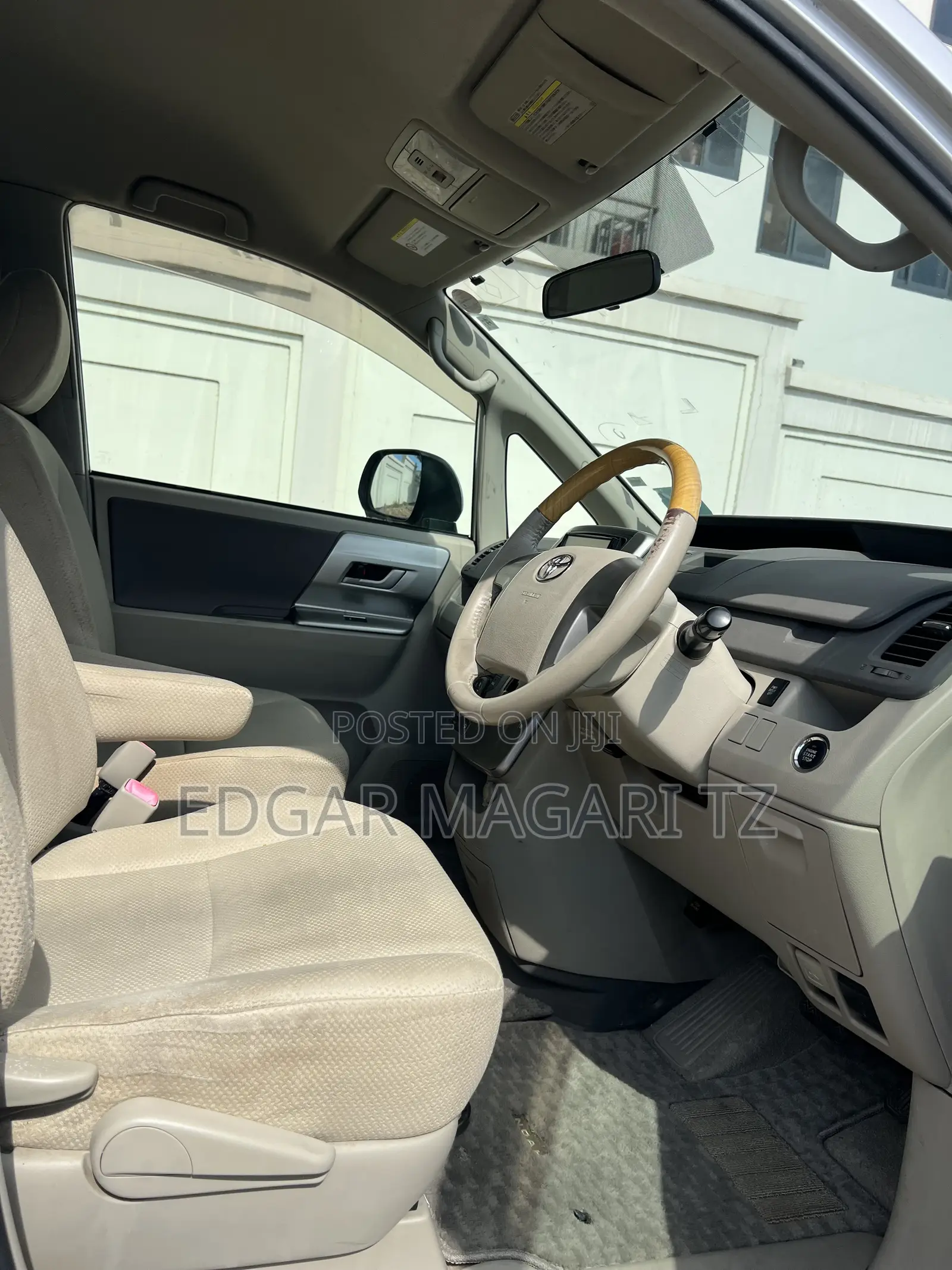 Toyota Noah 2009 White