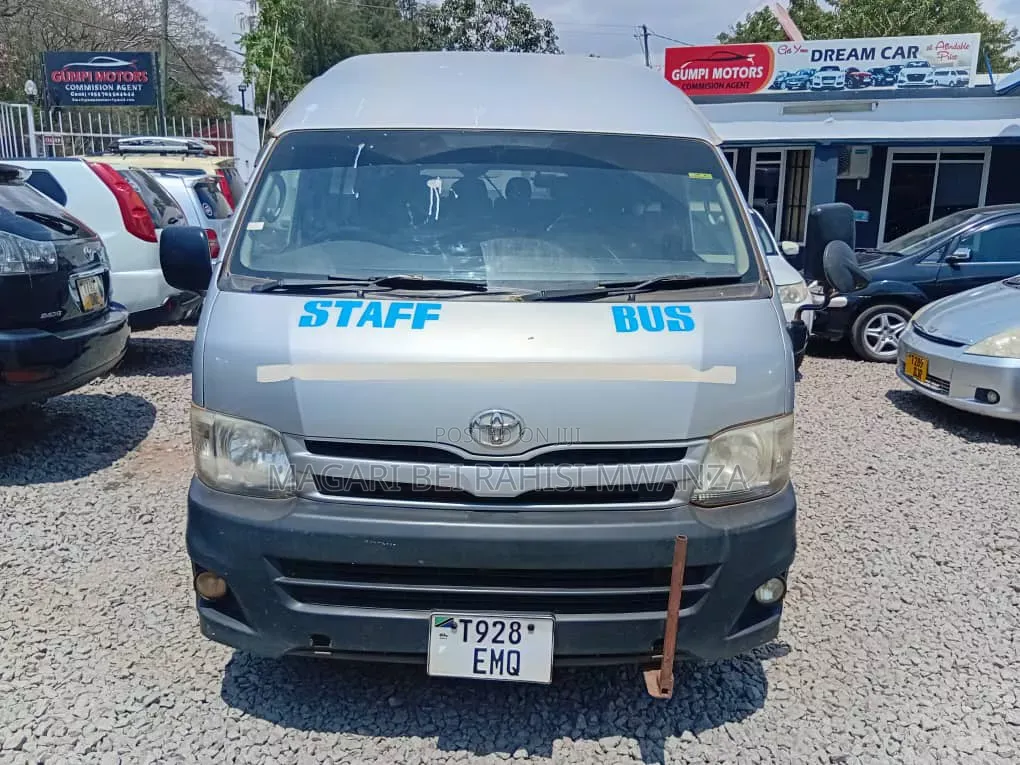 Toyota HiAce 2013 Silver