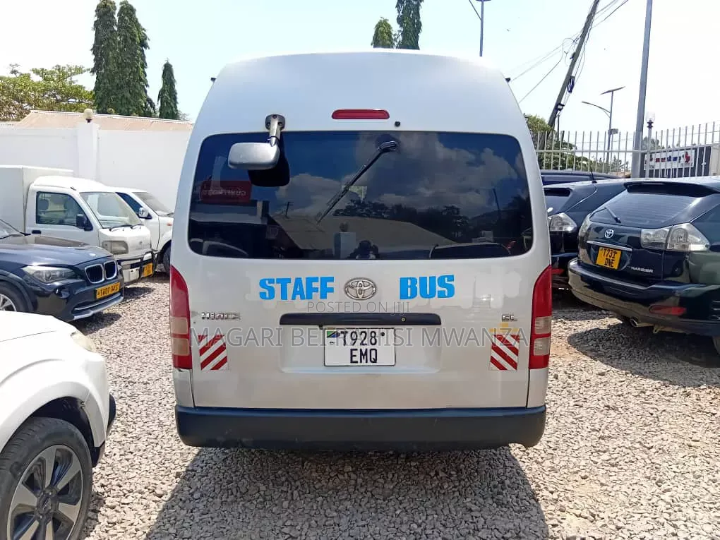 Toyota HiAce 2013 Silver