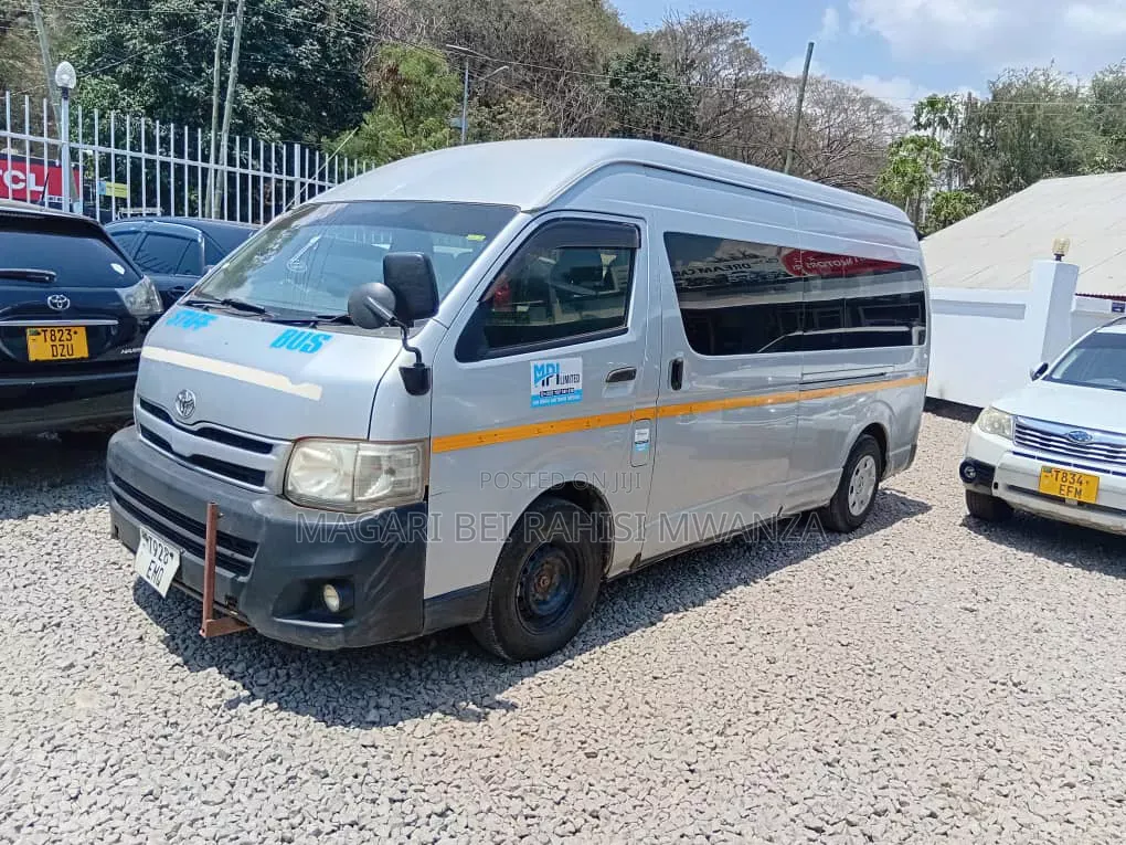 Toyota HiAce 2013 Silver