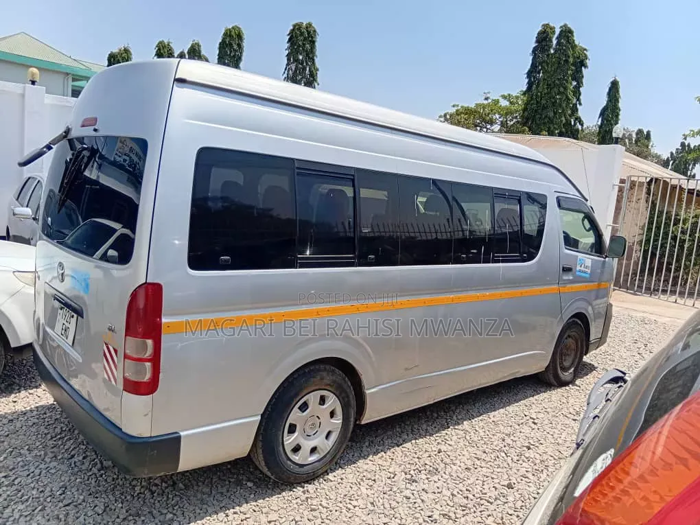 Toyota HiAce 2013 Silver