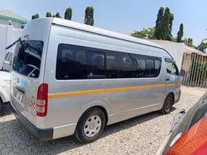 Toyota HiAce 2013 Silver